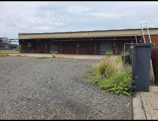 1,800M² BUILDING FOR SALE IN RUSTENBURG INDUSTRIAL